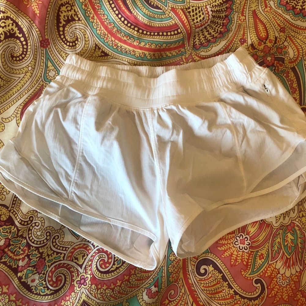 Lululemon hotty hot size 4, 2.5 inseam shorts!